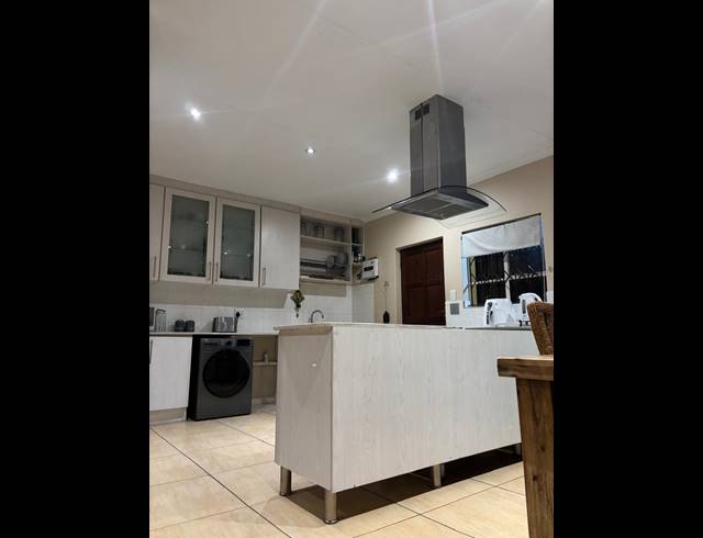 340M² GUESTHOUSE FOR SALE IN RUSTENBURG RURAL